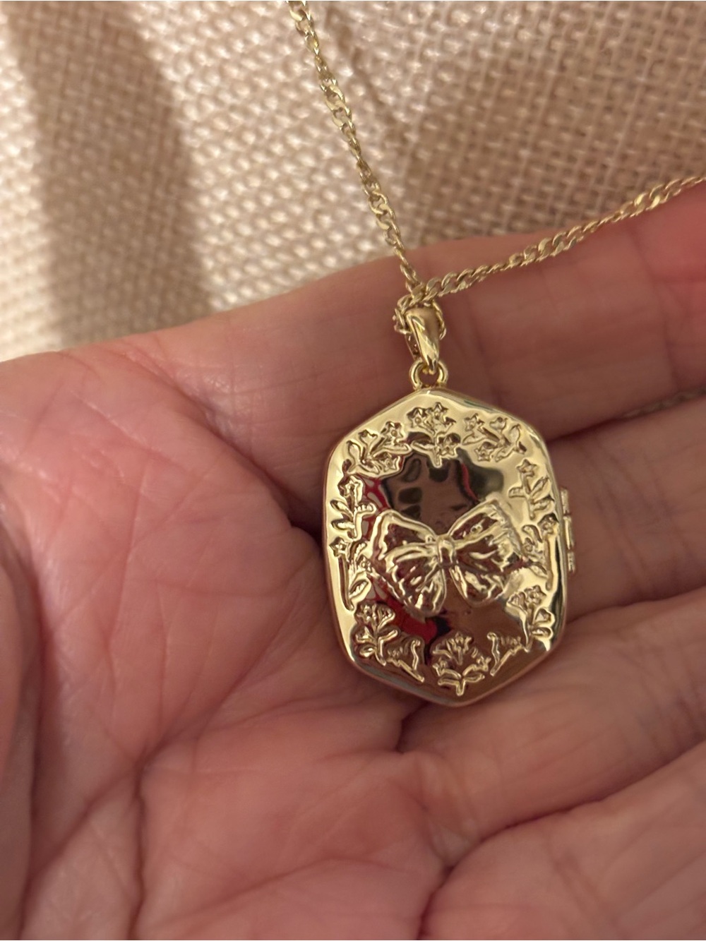 Kendra Scott Gold-Tone Necklace with Pink Rose Pendant - Picture 3 of 6